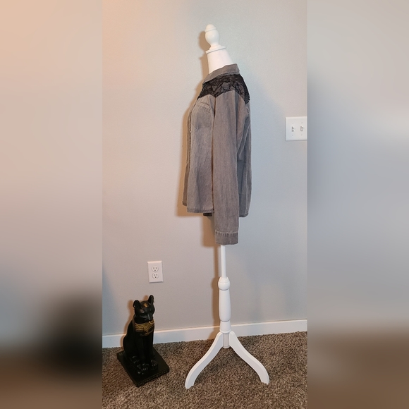 Ko Ko Ailis Black & Gray Long Sleeve Lacy Top with Pearl Snap Front Size Large - Picture 3 of 7